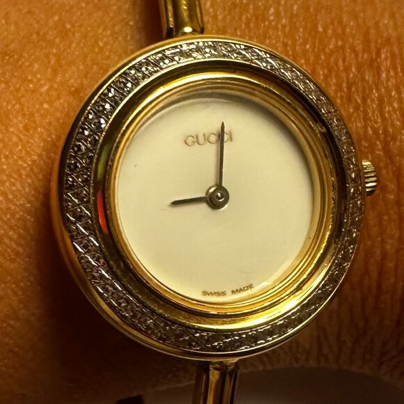 In Original Box Gucci 1980’s Interchangeable Bezel Gold Bracelet Watch - Picture 13 of 13